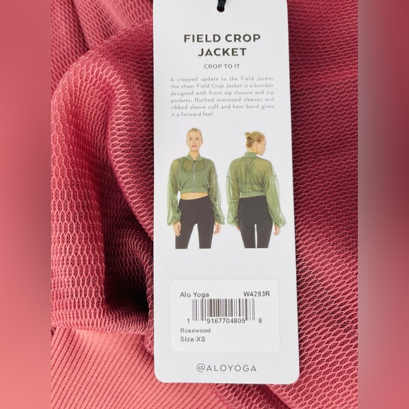 New with tags 
Alo Yoga
Field Crop Top | Jacket 
Color: Rosewood 
Size: XS - Picture 6 of 16